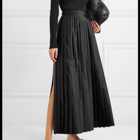 MM6 Maison Martin Margiela Dresses & Skirts - ♥️MM6 BLACK PLEATED SATIN SKIRT MAISON MARGIELA